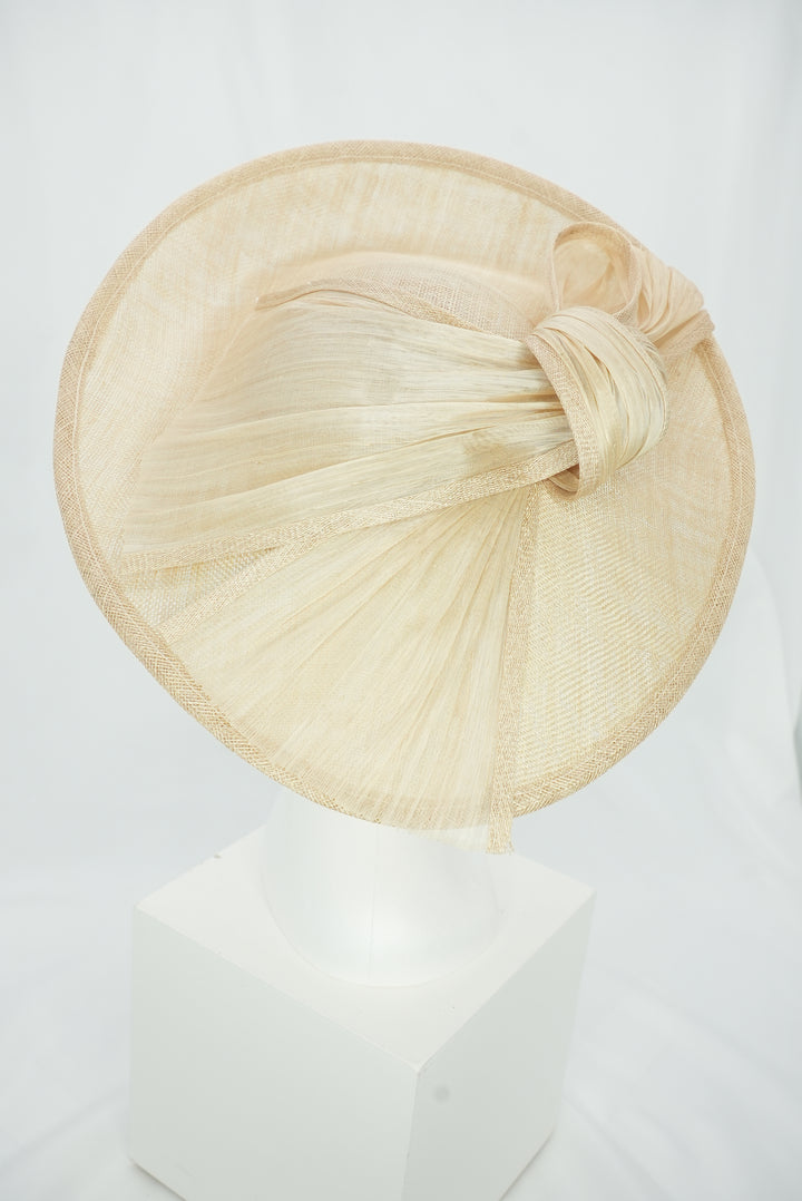 Tellerfascinator mit Schleife beige