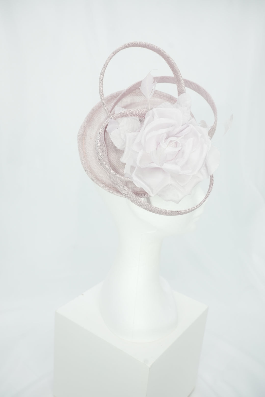 Haarreif-Fascinator mit Blume rosa