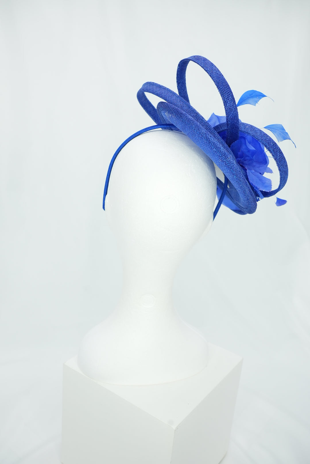 Haarreif-Fascinator mit Blume royalblau