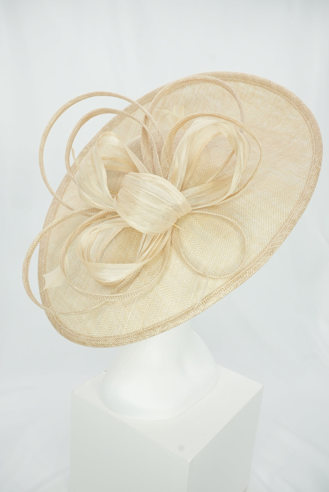 Tellerfascinator rund mit Schlaufen beige