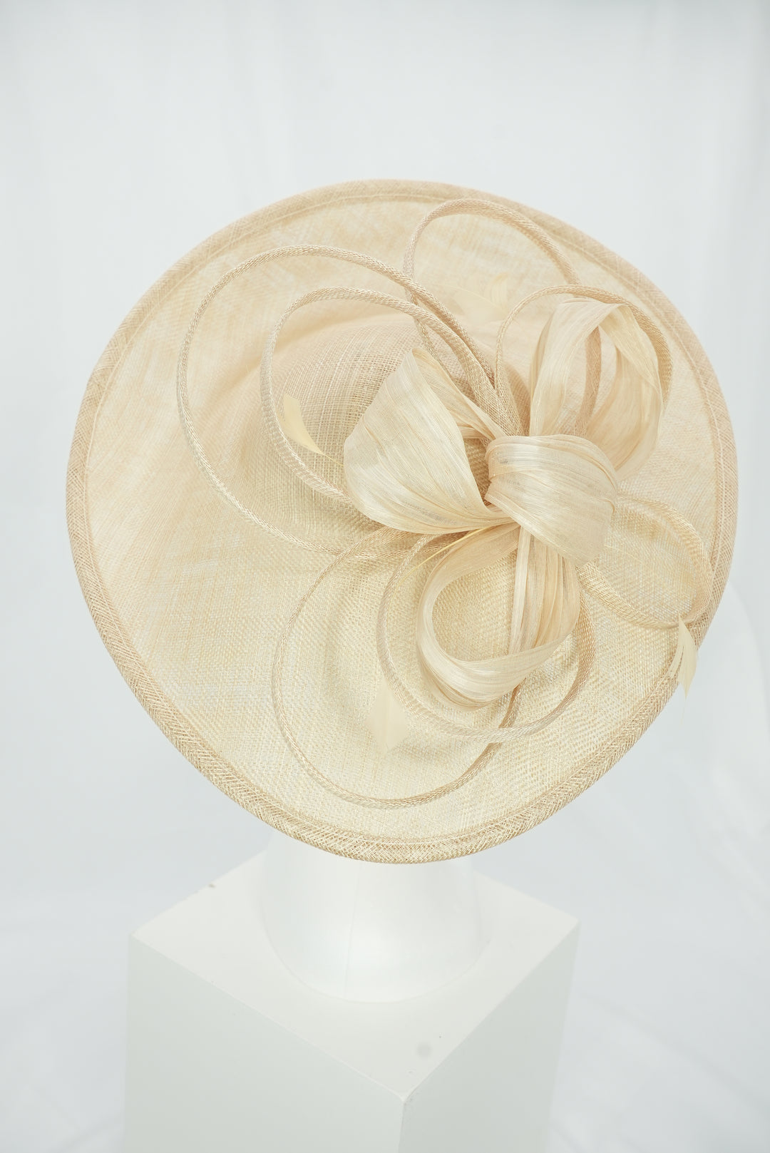 Tellerfascinator rund mit Schlaufen beige