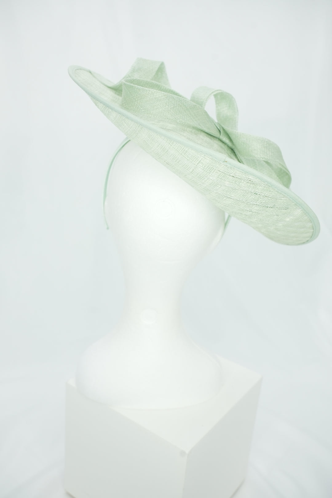 Fascinator rund mit Schleife hellgrün/mint