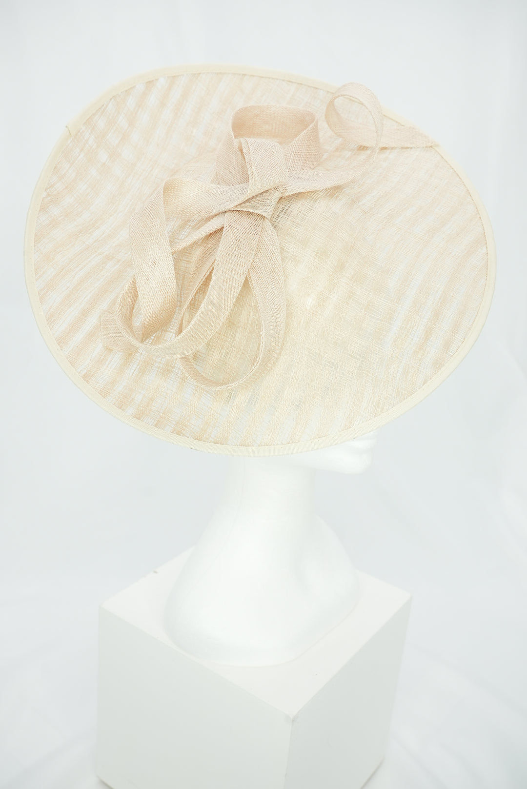 Fascinator rund mit Schleife beige