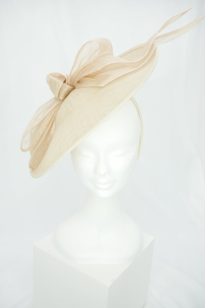 Fascinator Teller mit Schleife beige