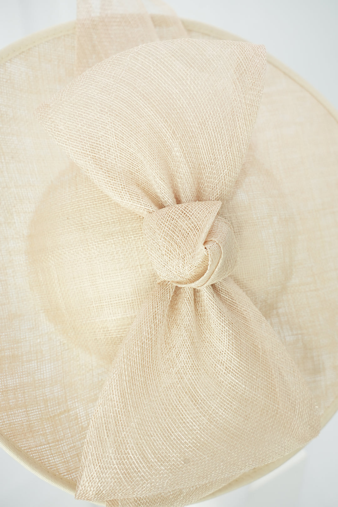 Fascinator Teller mit Schleife beige