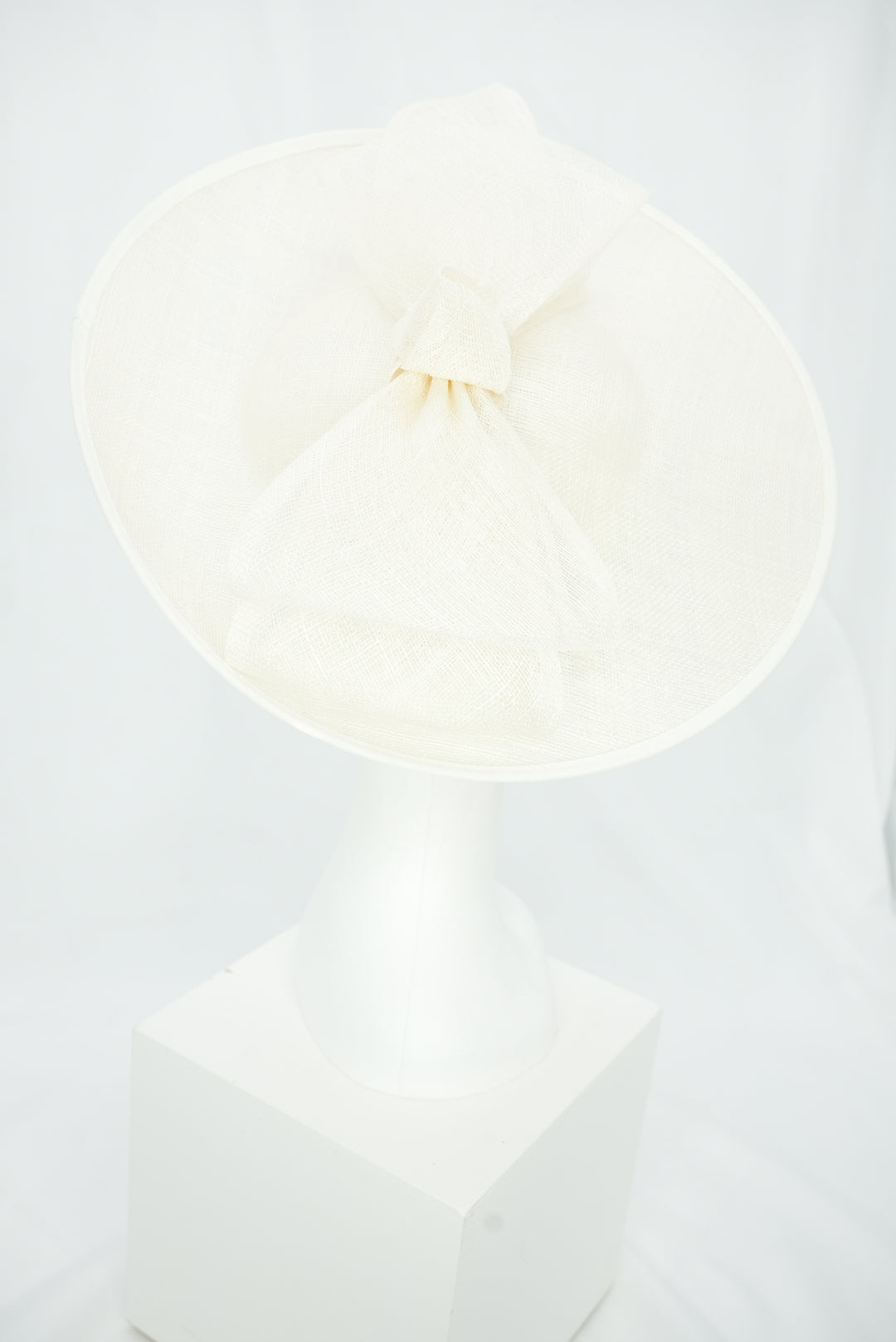 Fascinator Teller mit Schleife weiß