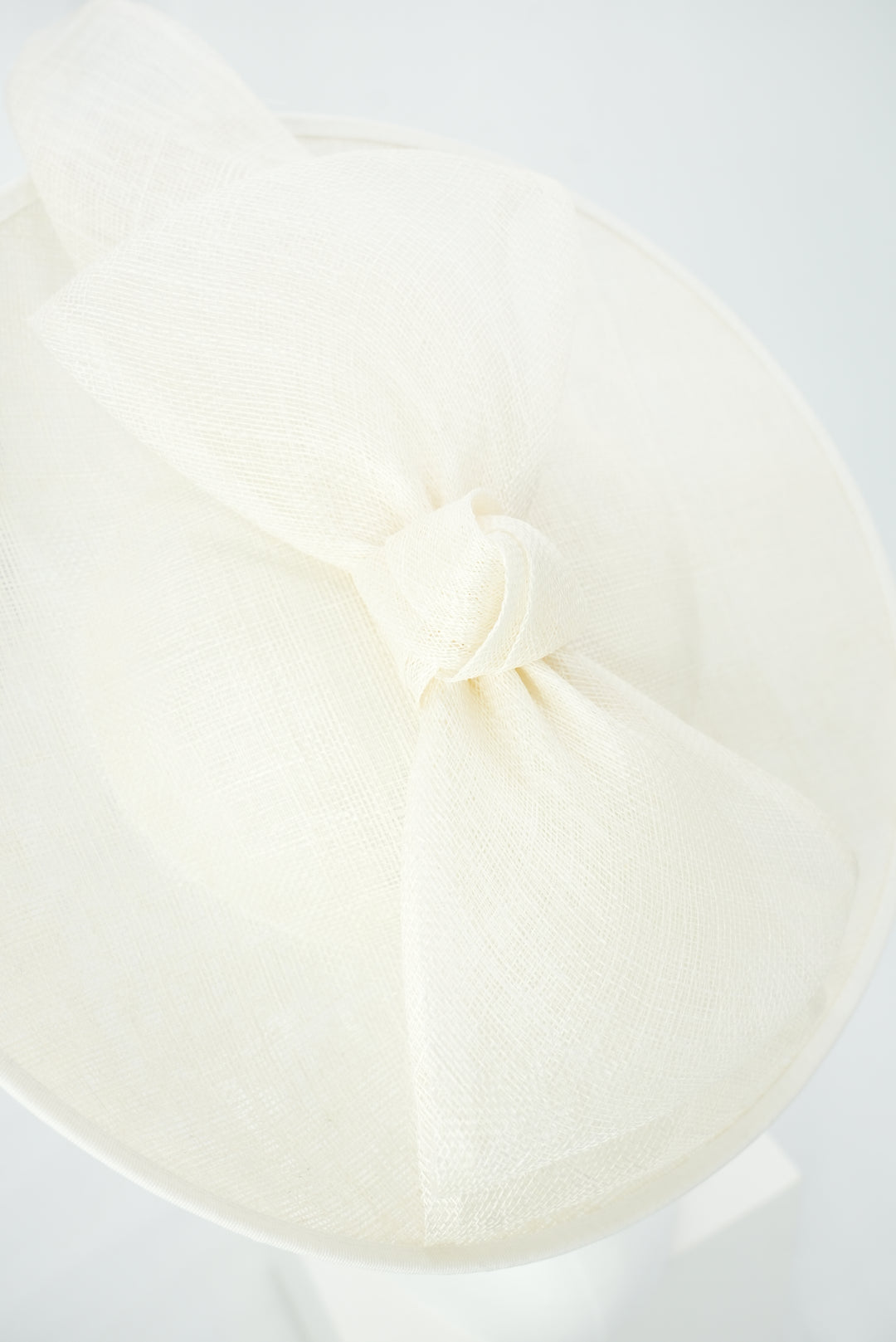 Fascinator Teller mit Schleife weiß