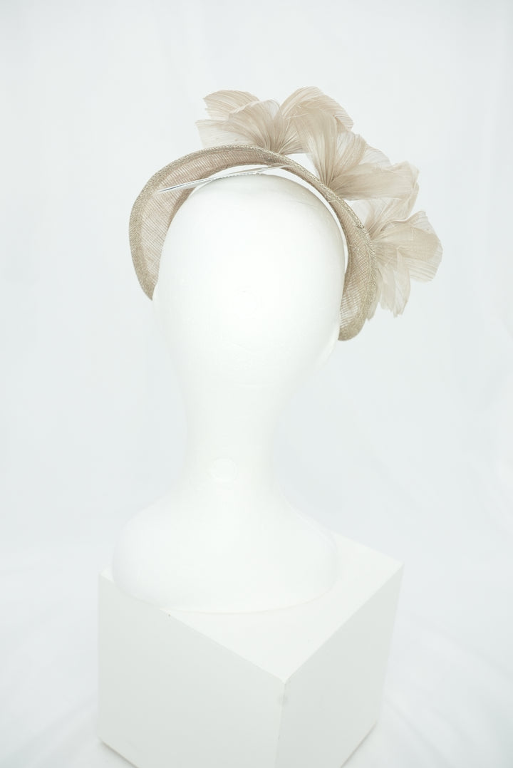 Fascinator "Krone" almond