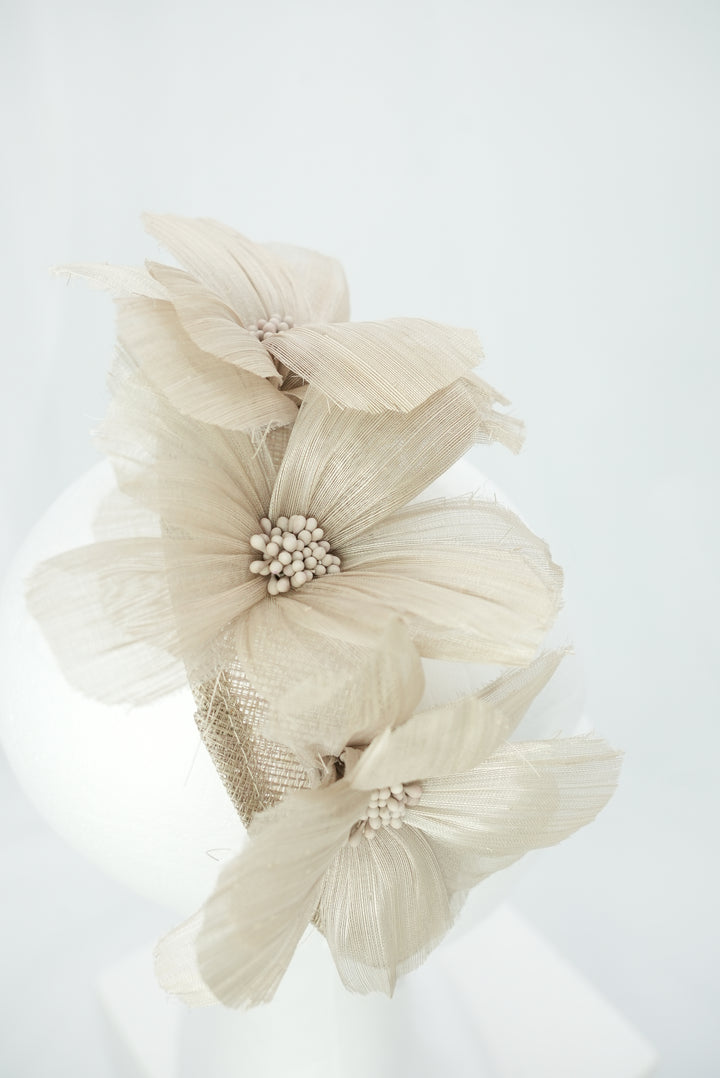 Fascinator "Krone" almond