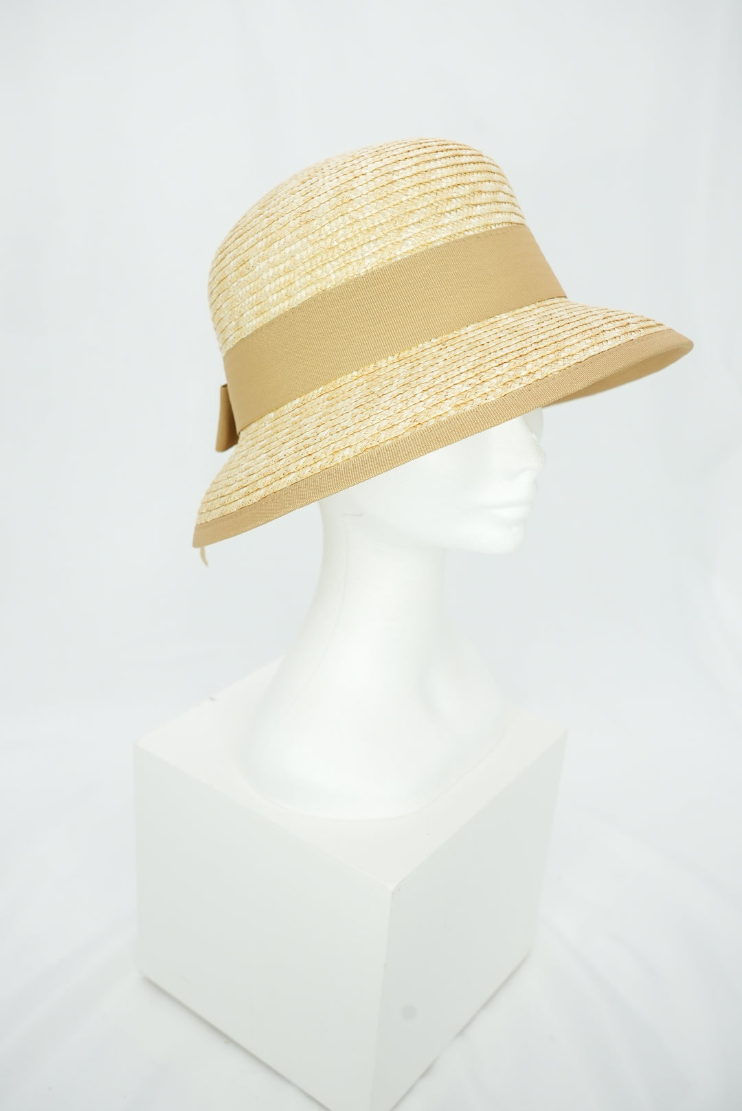 Strohhut "Glocke" beiger Rand & Schleife