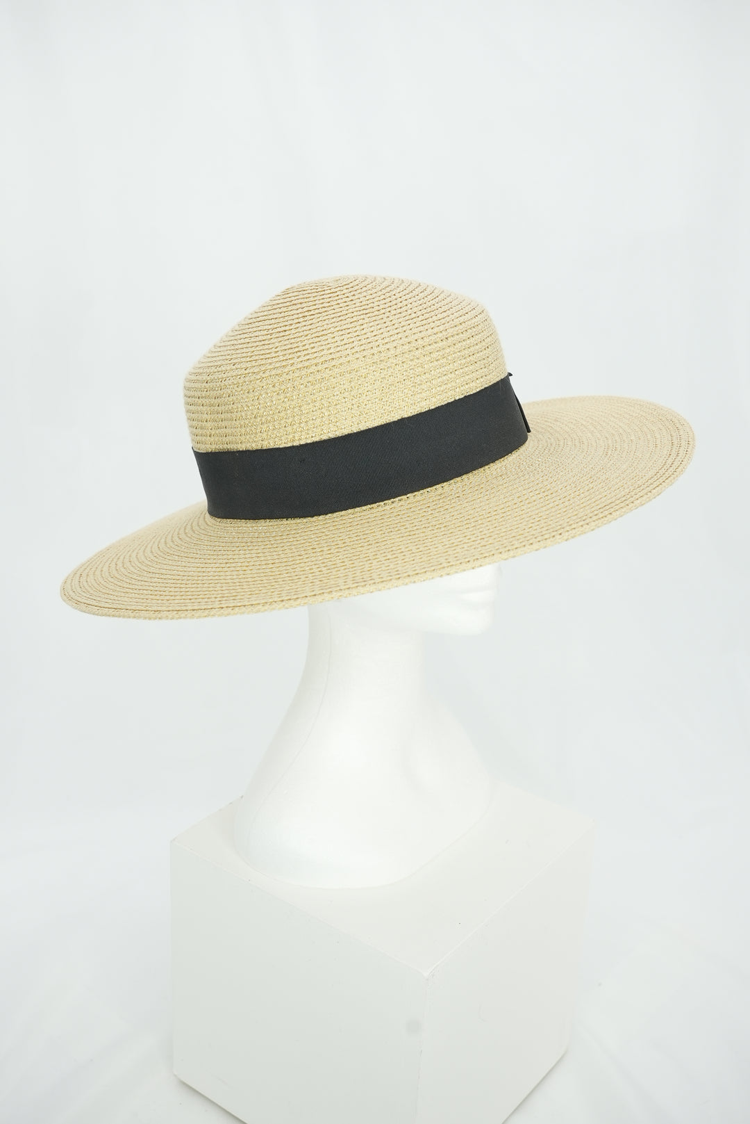 Strohhut "breitkrempig"