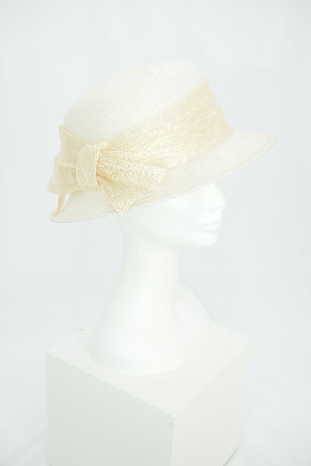 Strohhut "weiß" mit  beiger Schleife