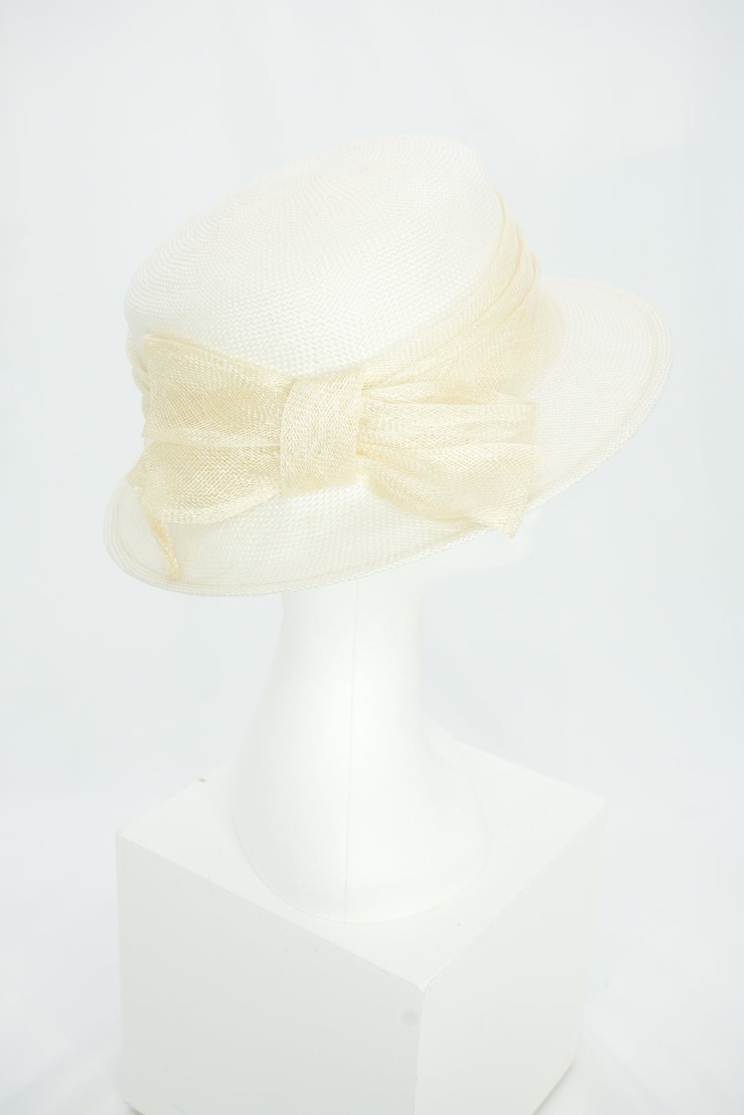 Strohhut "weiß" mit  beiger Schleife