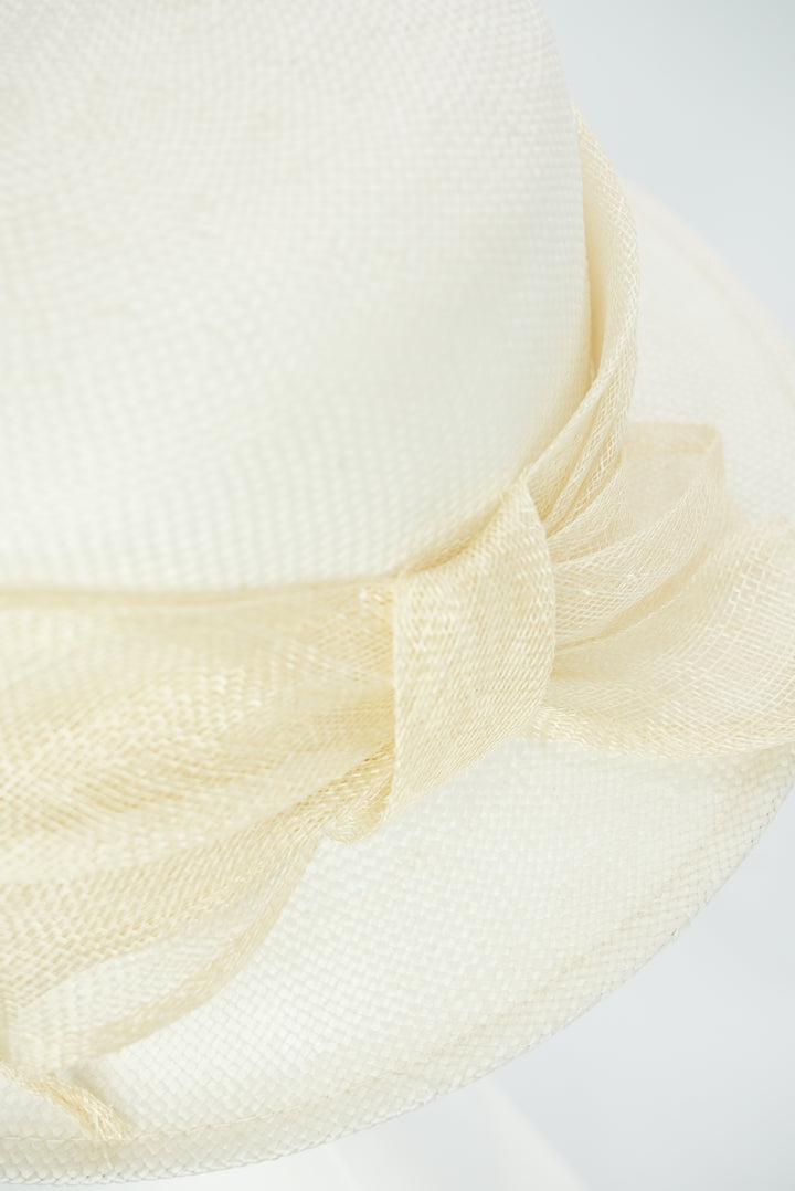 Strohhut "weiß" mit  beiger Schleife