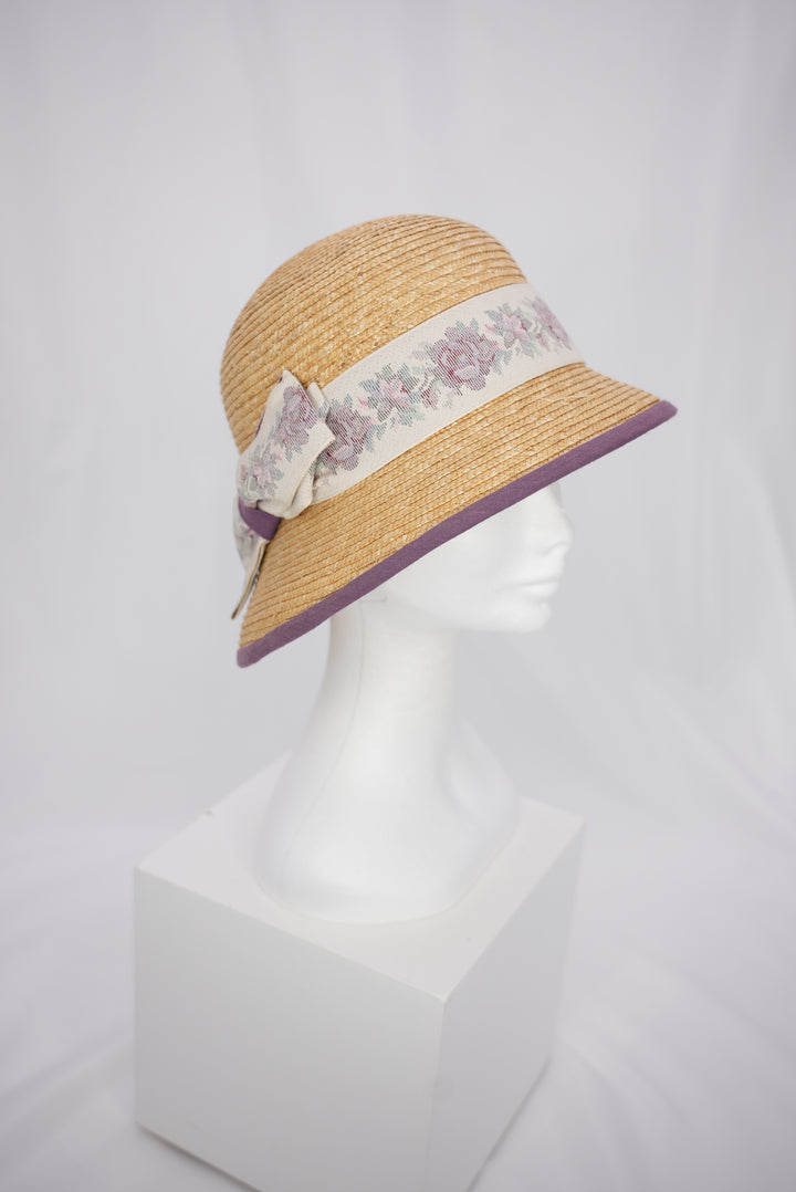 Strohhut "kleine Glocke" mit lila Rand