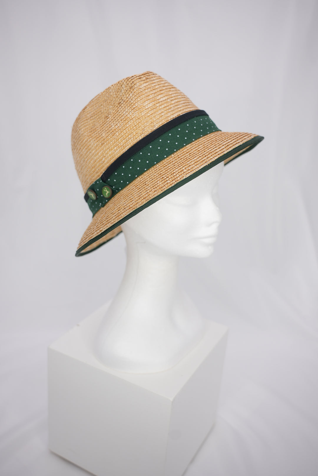 Strohhut "grünes Band mit Knöpfen"