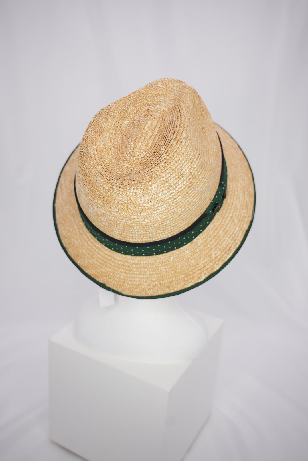 Strohhut "grünes Band mit Knöpfen"