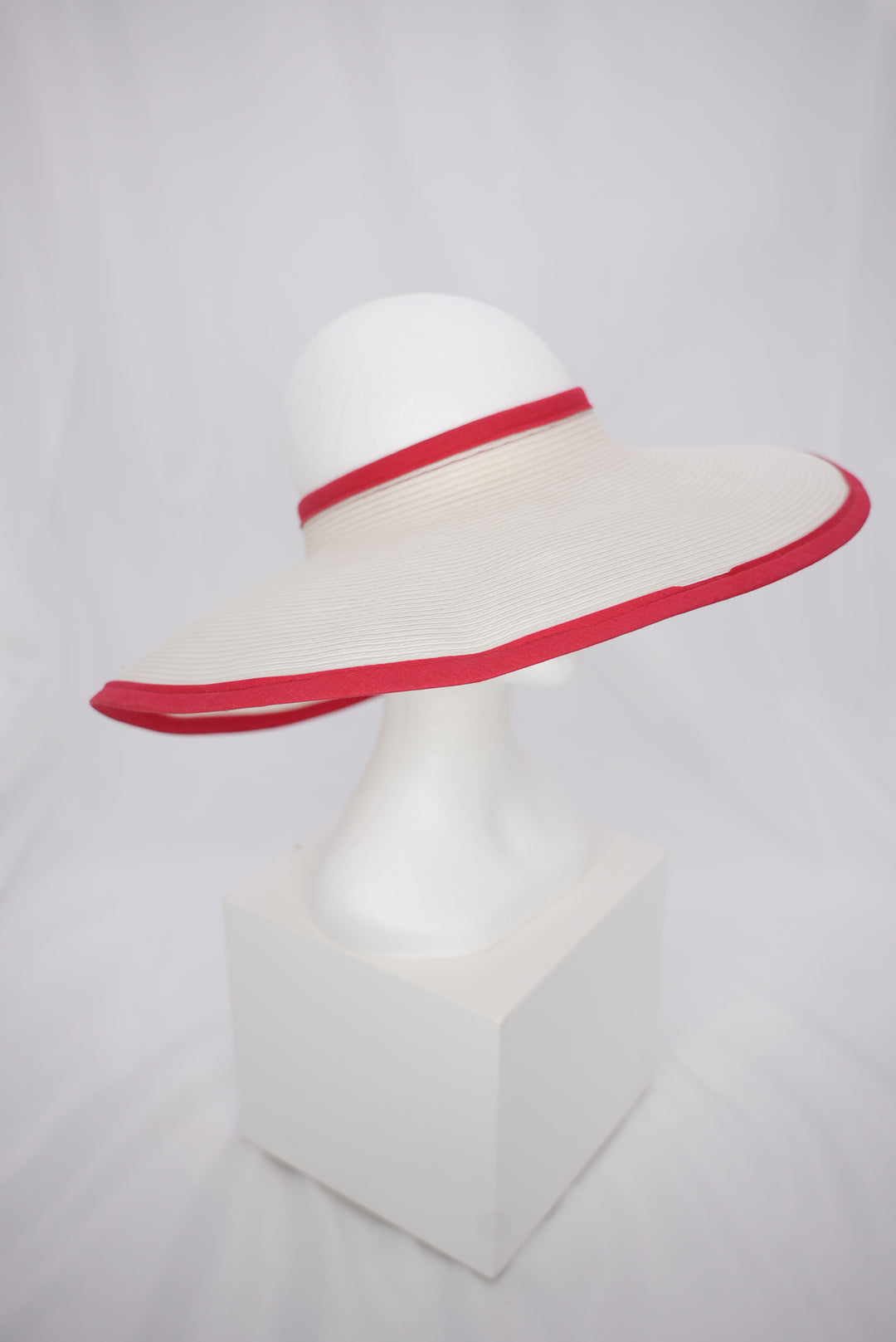 Strohschild "weiß mit rotem Rand"