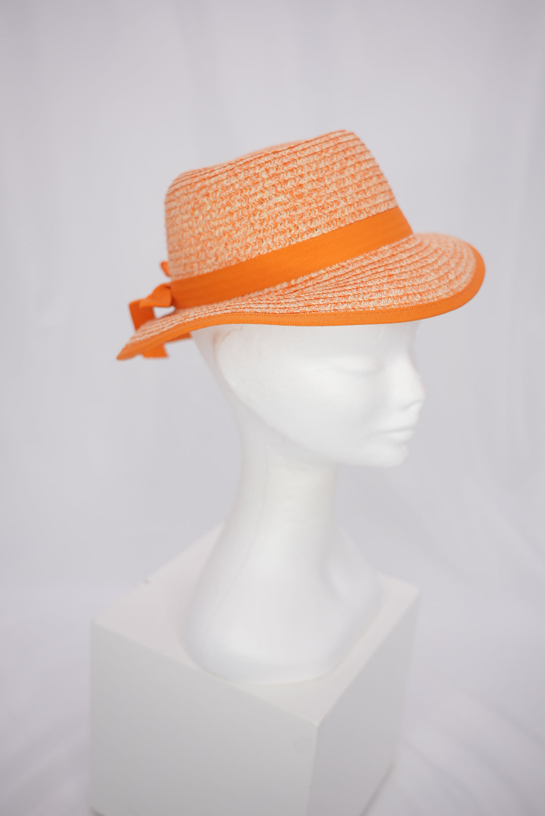 Paper-Hut "orange mit Schleife"