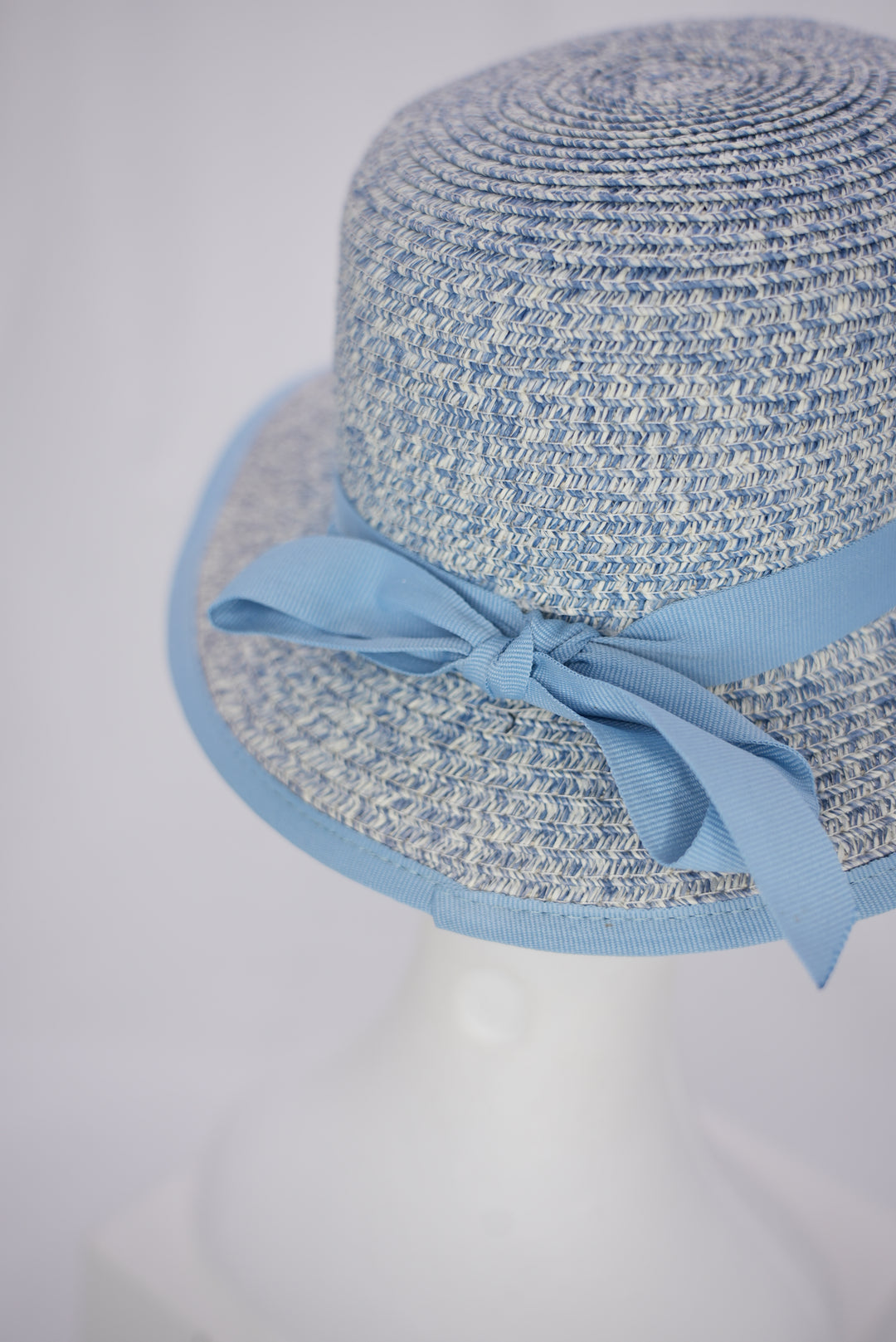 Paper-Hut "hellblau mit Schleife"