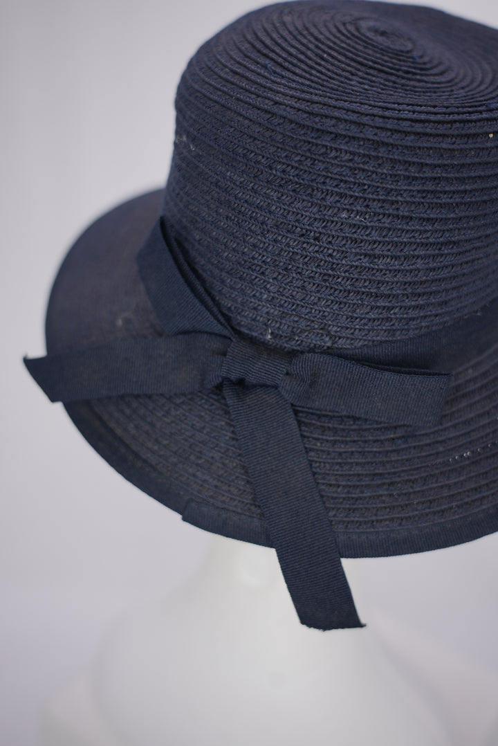 Paper-Hut "dunkelblau mit Schleife"