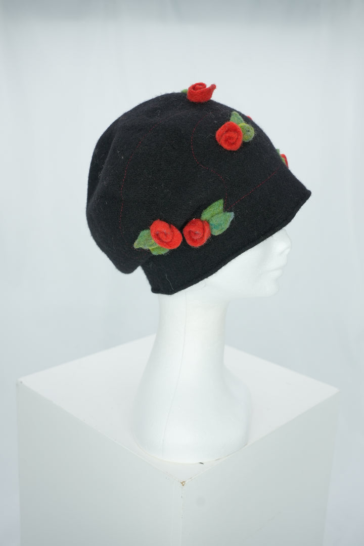 Damenmütze "Wolle Blumen schwarz"