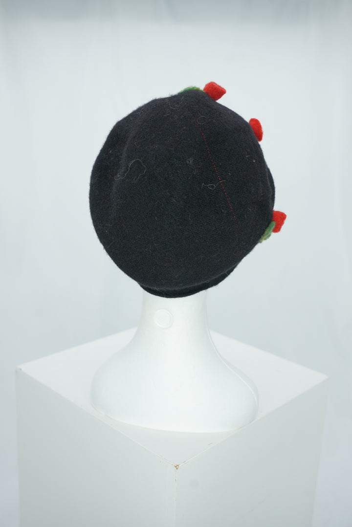 Damenmütze "Wolle Blumen schwarz"