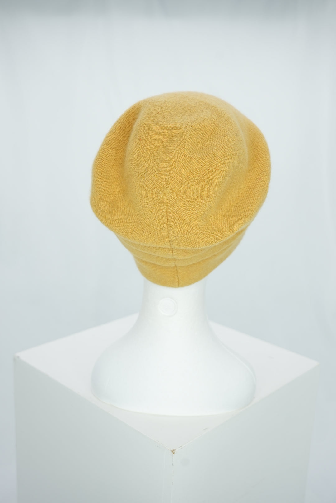 Beanie mit Raffung gelb