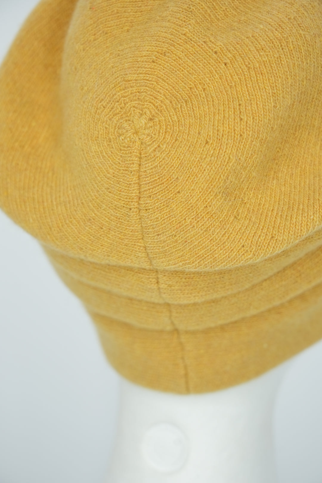 Beanie mit Raffung gelb