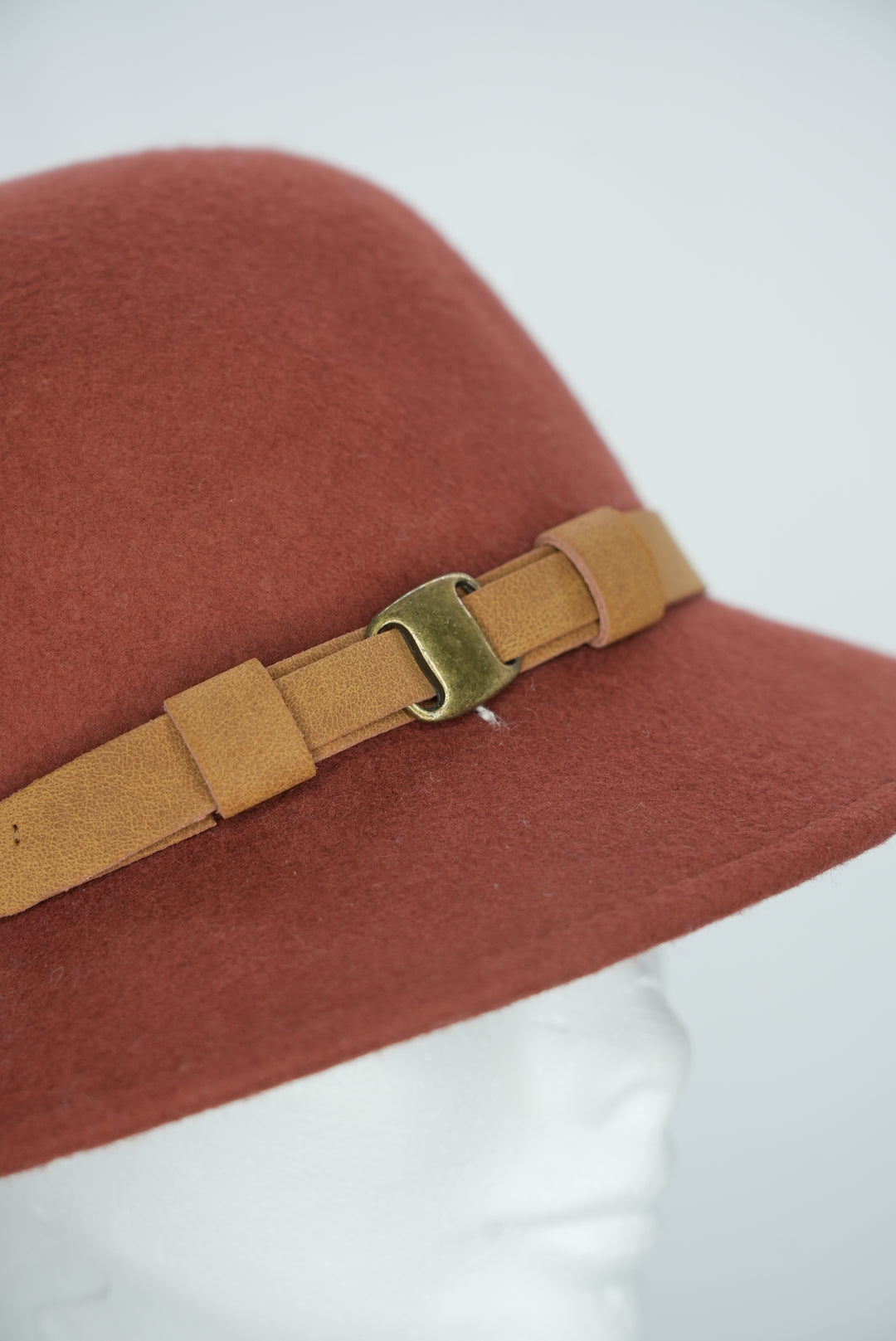 Filzhut "braun mit Lederband"