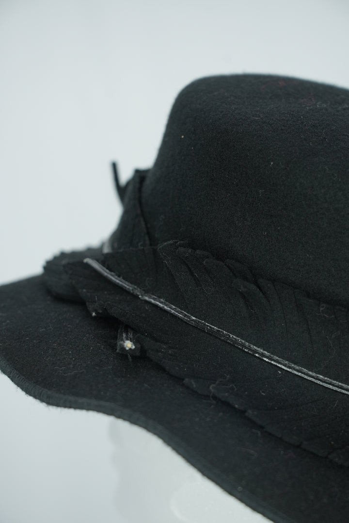 Filzhut " Wolle schwarz mit Federkrone"