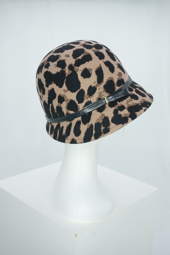 Glockenhut "Leopard schwarzes Lederband"