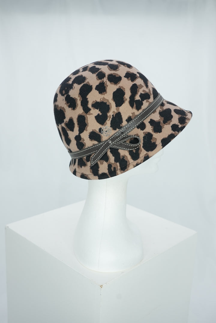 Glockenhut "Leopard braunes Lederband Schleife"