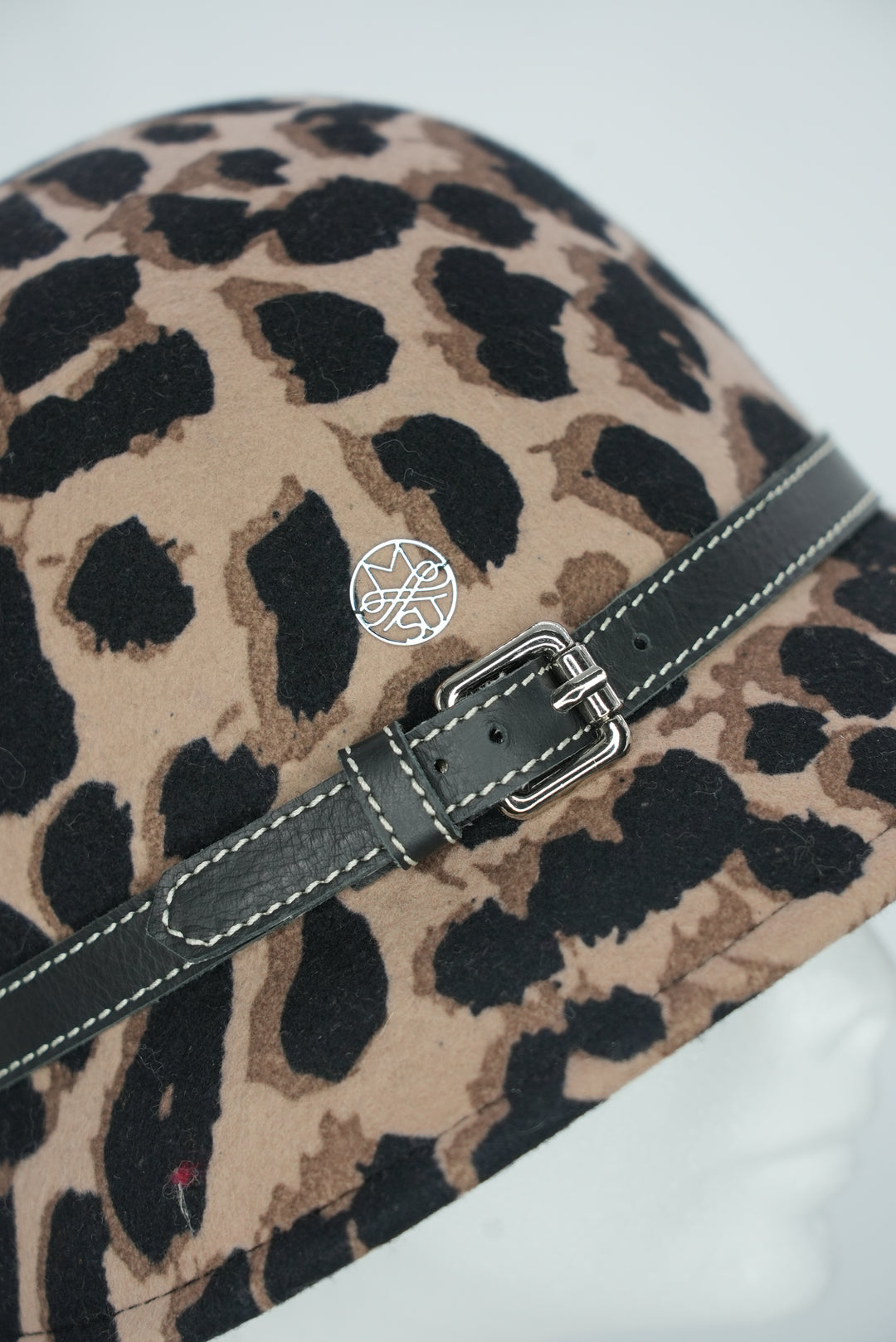 Glockenhut "Leopard schwarzes Lederband Schnalle"
