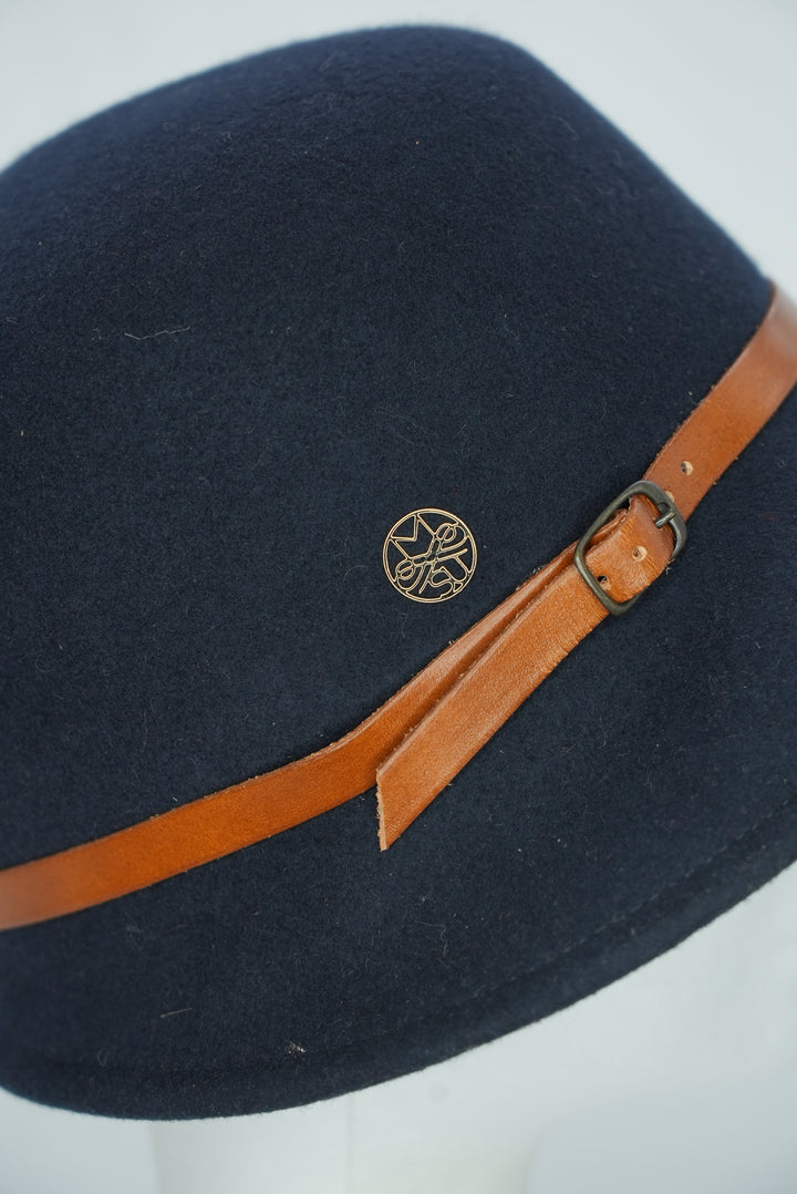Glockenhut "dunkelblau mit hellbraunem Lederband"