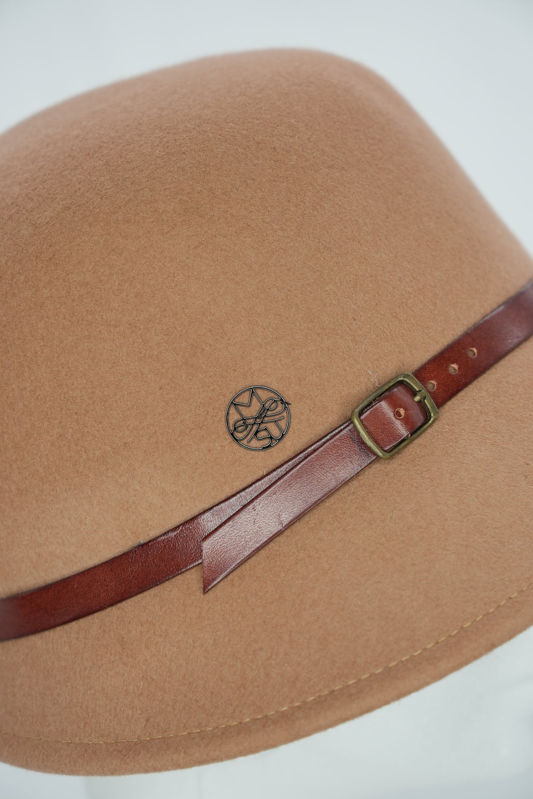 Glockenhut "braun mit braunem Lederband & Schnalle"