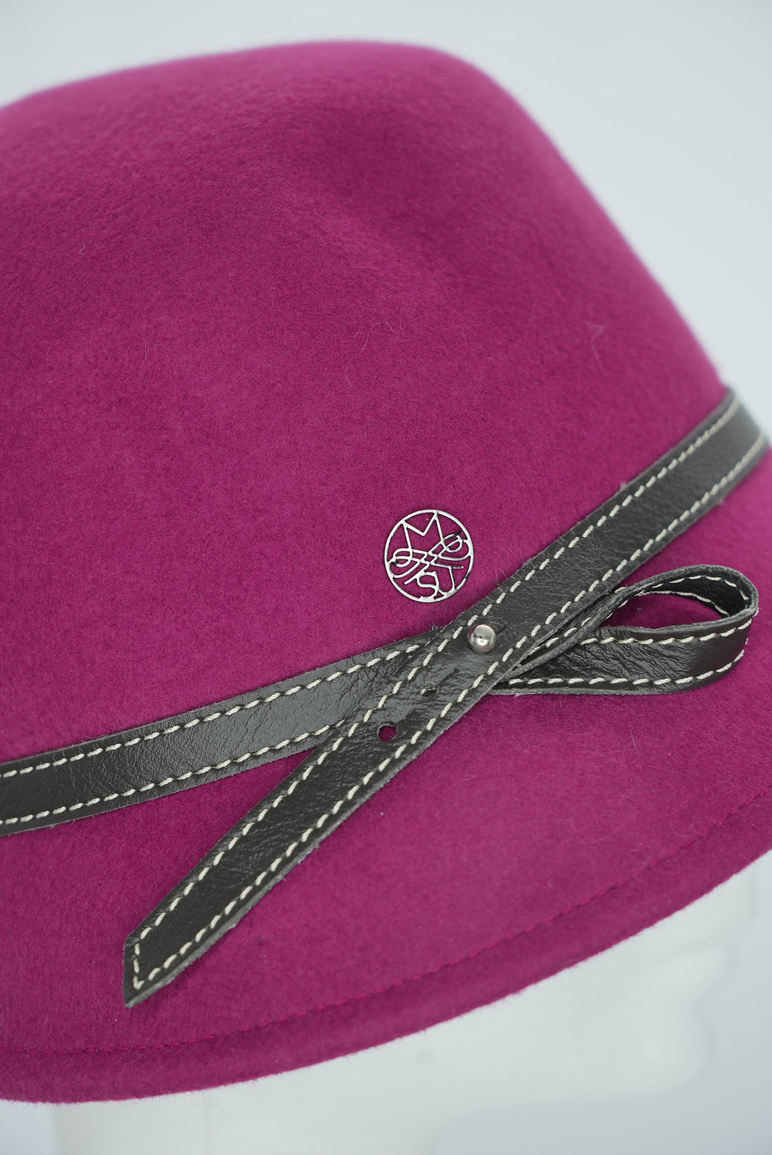 Glockenhut "pink mit braunem Lederband"