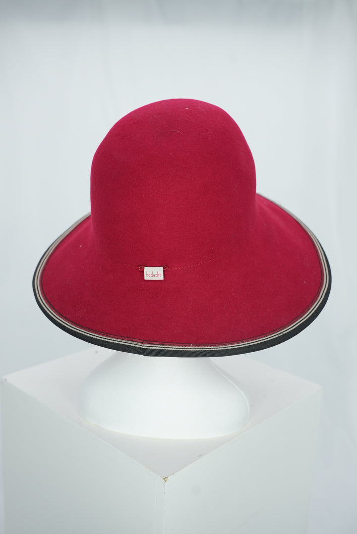 Wollhut "Glocke mit großer Krempe" rot