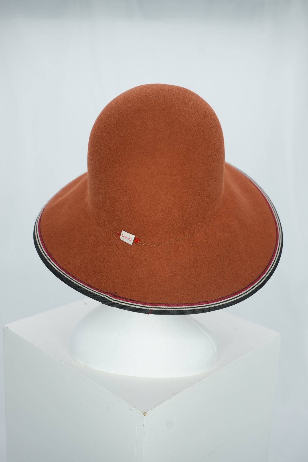 Wollhut "Glocke mit großer Krempe" orange