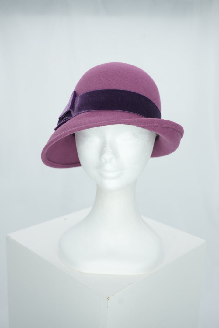 Glockenhut "Magenta mit Schleife"