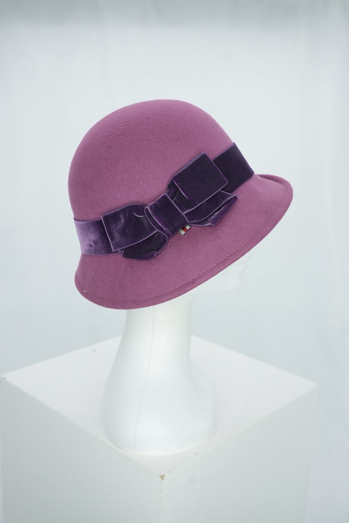 Glockenhut "Magenta mit Schleife"