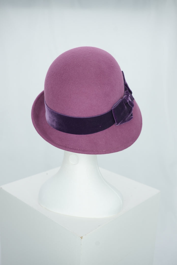 Glockenhut "Magenta mit Schleife"