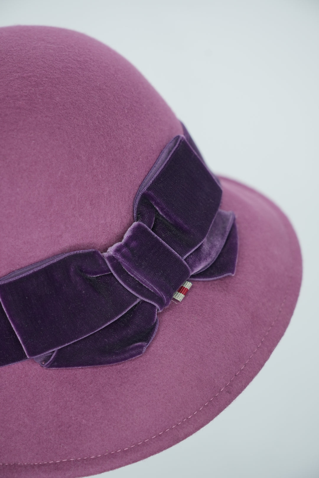 Glockenhut "Magenta mit Schleife"