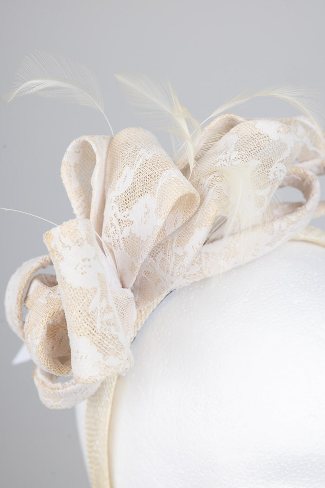 Fascinator "beige Spitze"