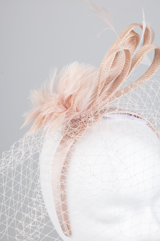 Fascinator "Feder mit Schleier"