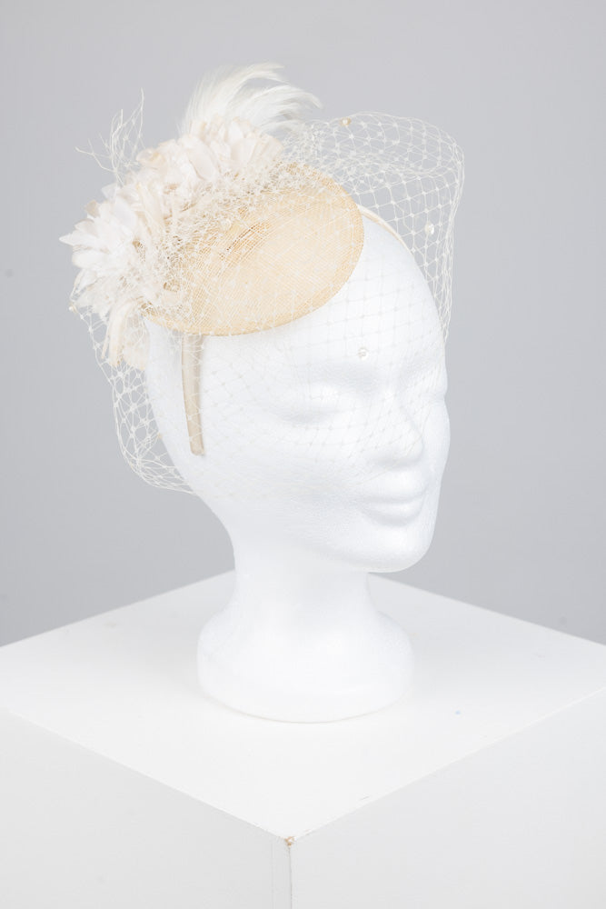 Fascinator "Blume mit Schleier"