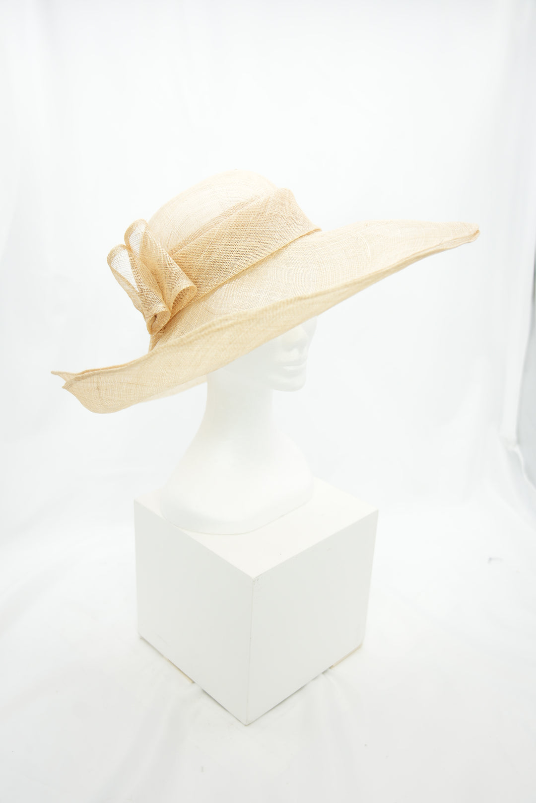 Modellhut / Fascinator beige