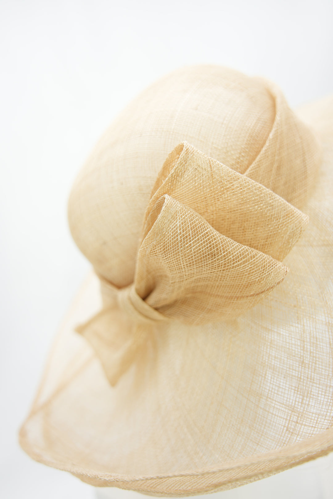 Modellhut / Fascinator beige