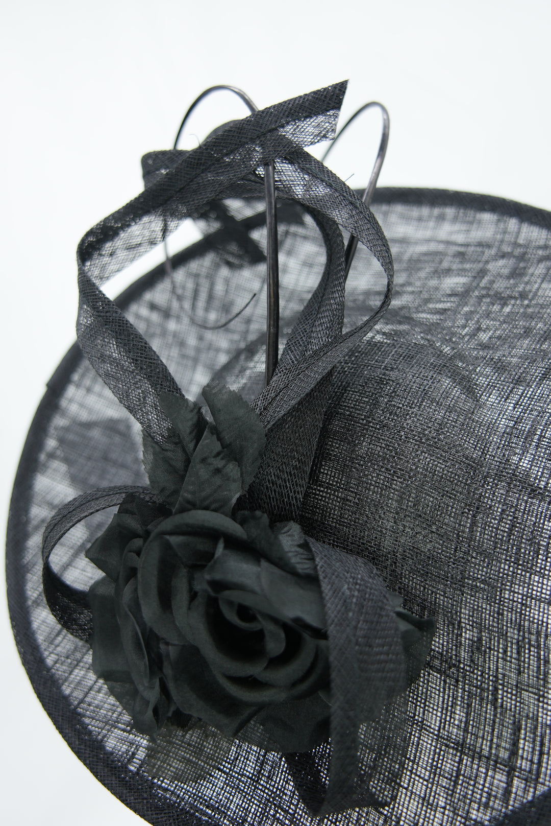 Fascinator "Teller mit Blume" schwarz