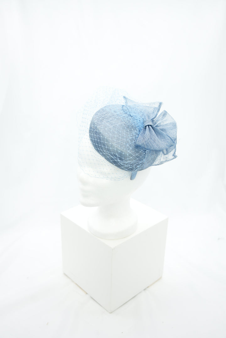 Fascinator "hellblau Sinemay"